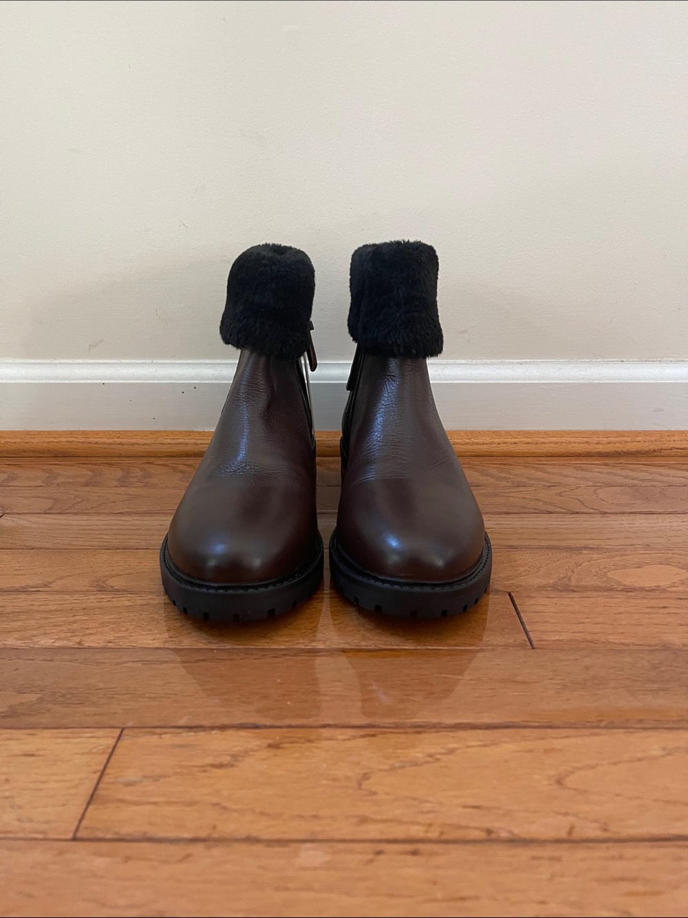 Cougar Brown Leather Winter Boots with Black Fur Cuff. NWT